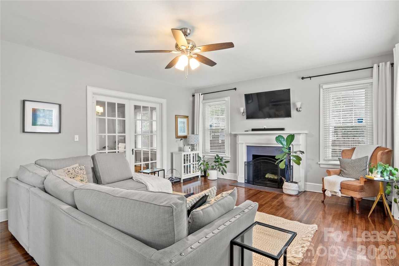 2308 Carmine St - Photo 3 of 3