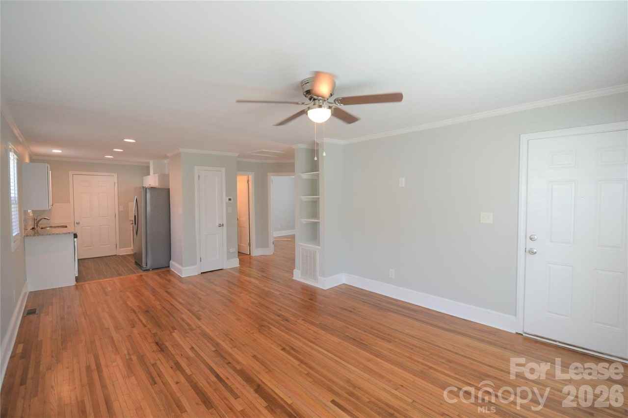 1221 Spruce St - Photo 6 of 23
