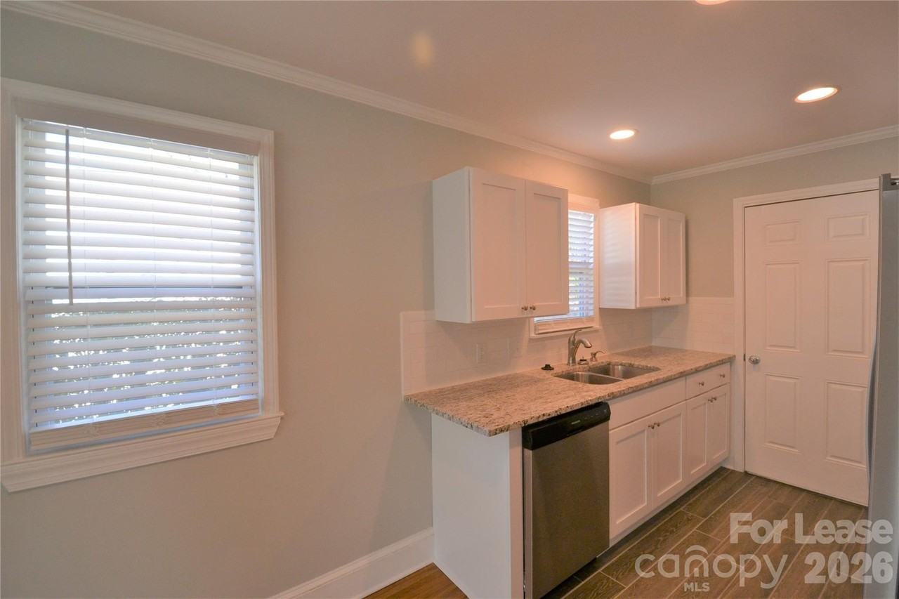 1221 Spruce St - Photo 7 of 23