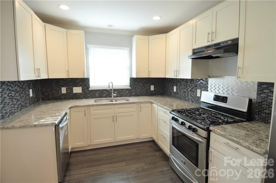 1020 Montford Dr - Photo 5 of 23