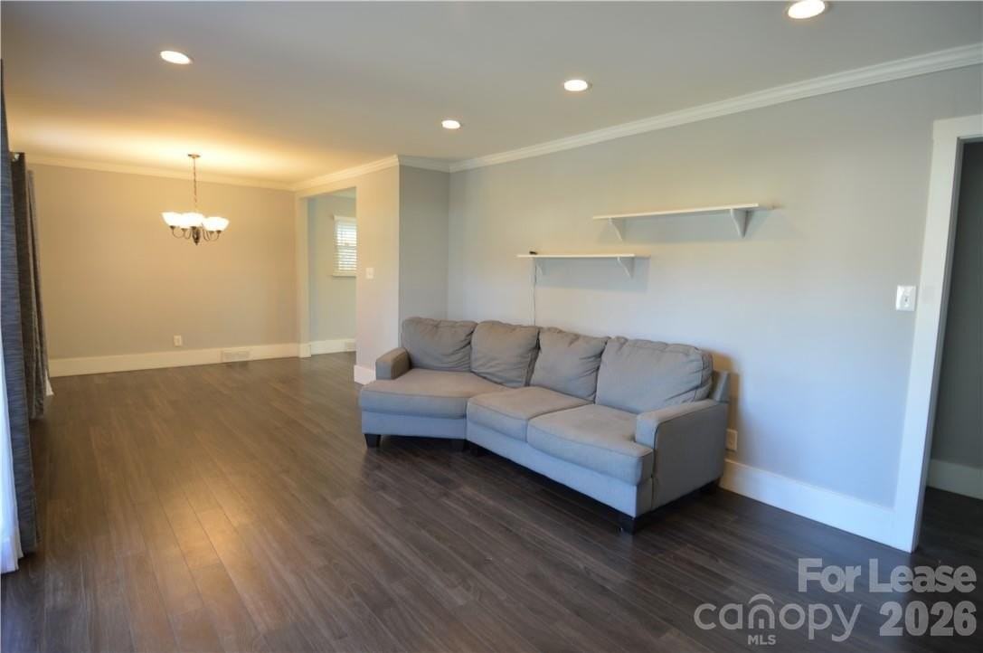 1020 Montford Dr - Photo 7 of 23