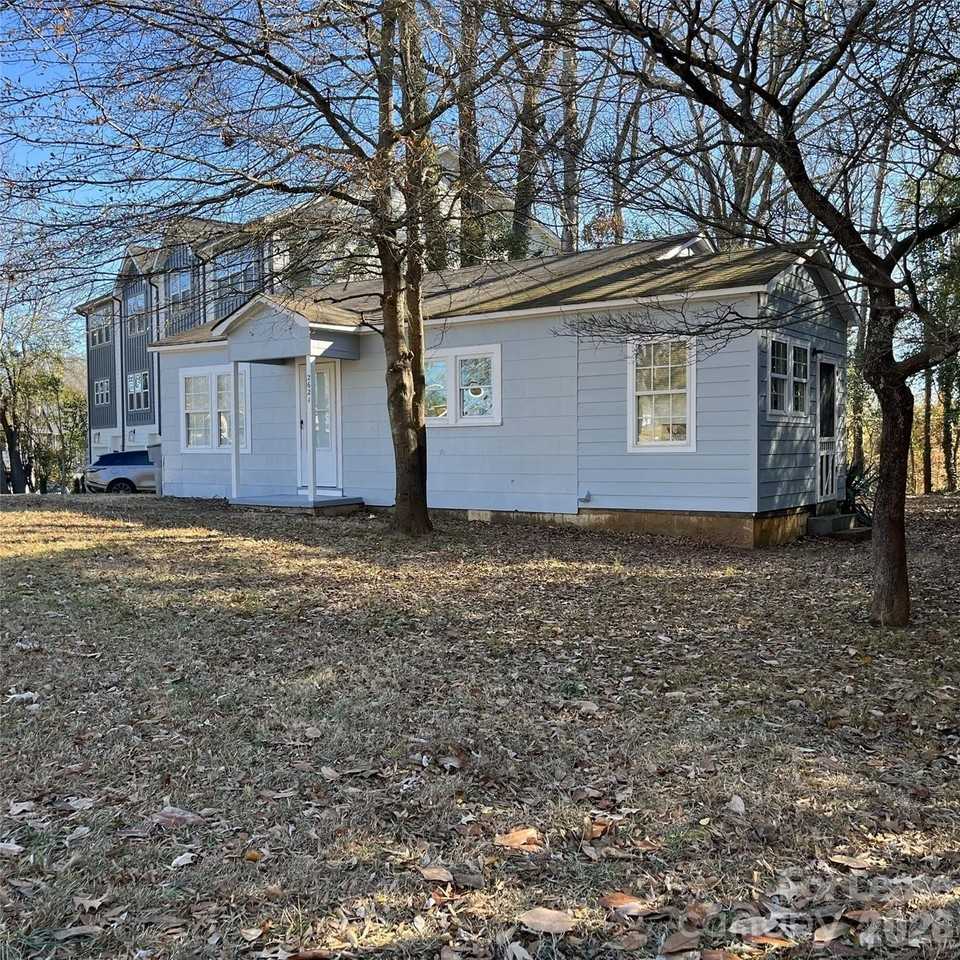 2621 Dr Carver Rd