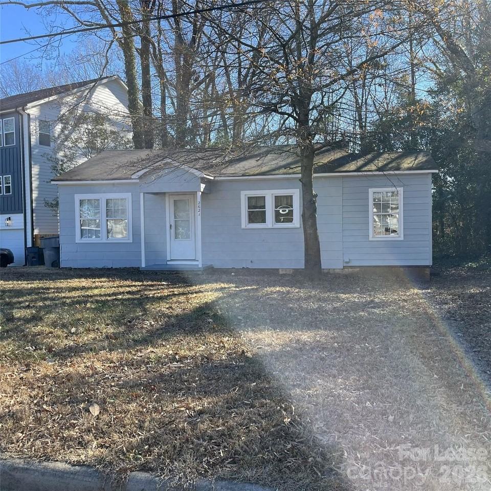 2621 Dr Carver Rd - Photo 2 of 14