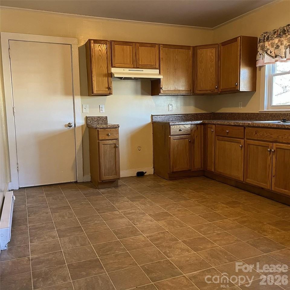 2621 Dr Carver Rd - Photo 3 of 14