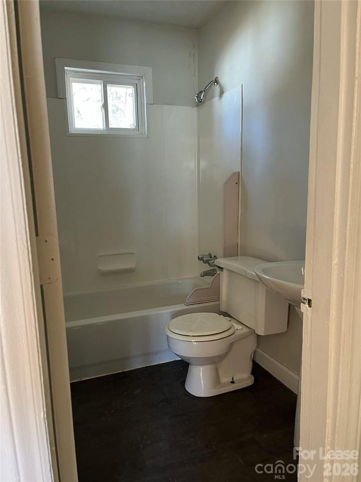 2667 Dr Carver Rd - Photo 5 of 17