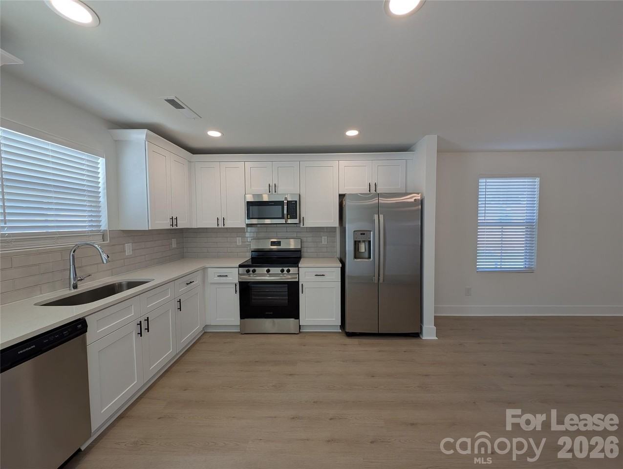 1415 Arden Ave - Photo 3 of 24