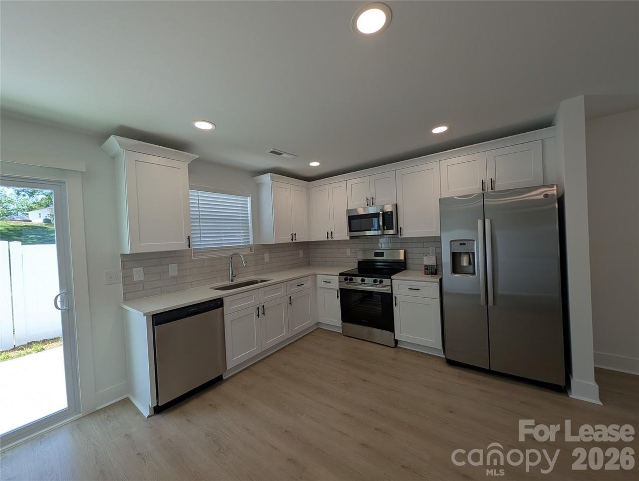 1415 Arden Ave - Photo 5 of 24