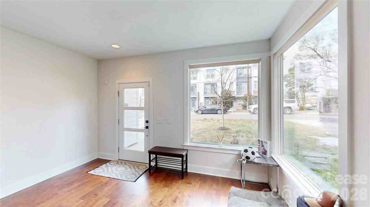 1220 Lomax Ave - Photo 3 of 47