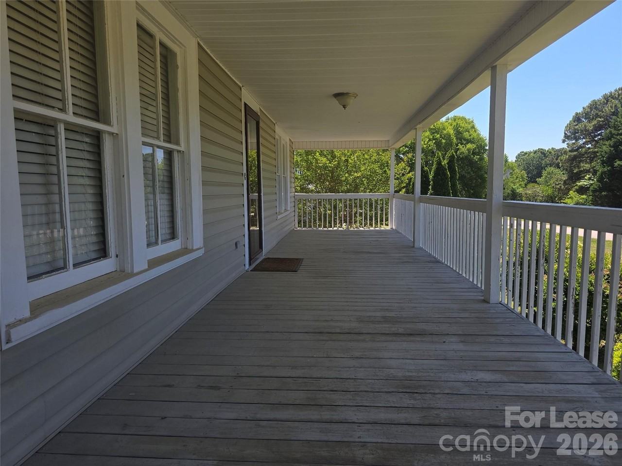 123 Charleston Dr - Photo 3 of 15