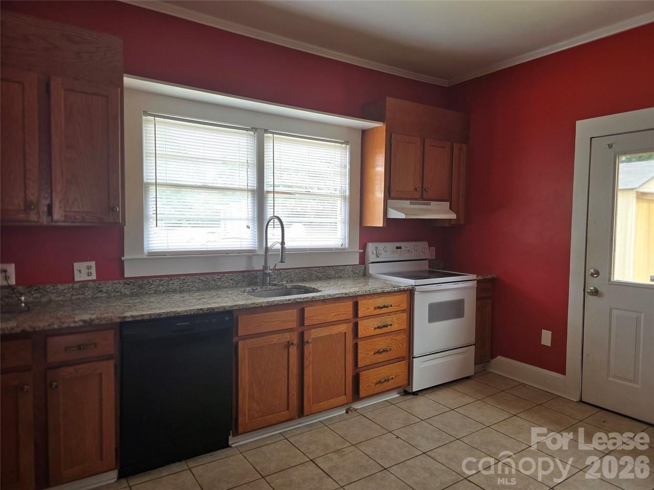 123 Charleston Dr - Photo 5 of 15