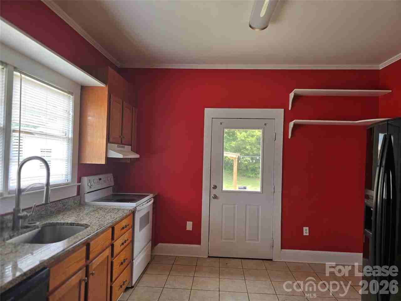 123 Charleston Dr - Photo 7 of 15