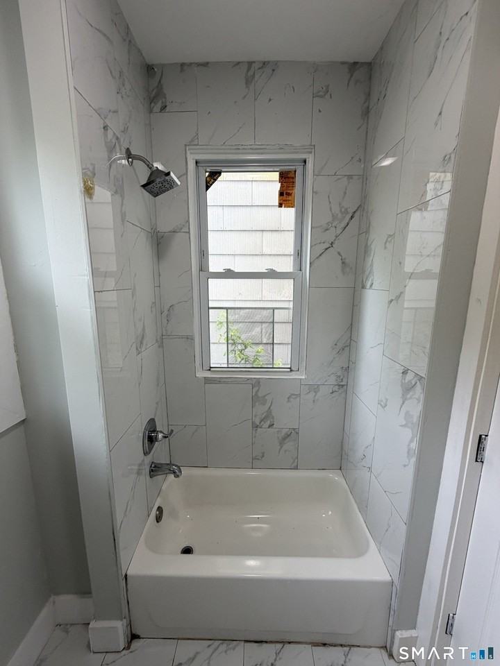 139 Poplar St - Photo 3 of 32