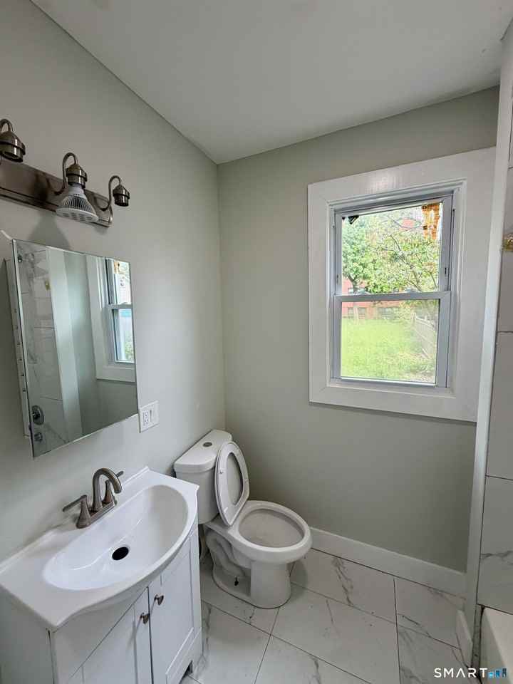 139 Poplar St - Photo 4 of 32