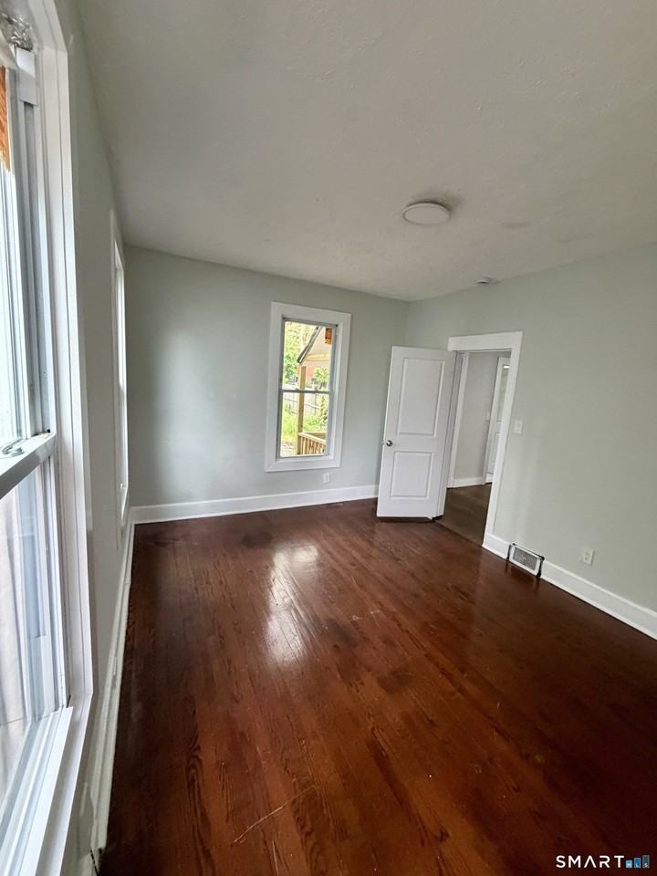 139 Poplar St - Photo 6 of 32