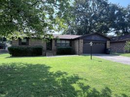 featured image of 215 Berkshire Cir #1