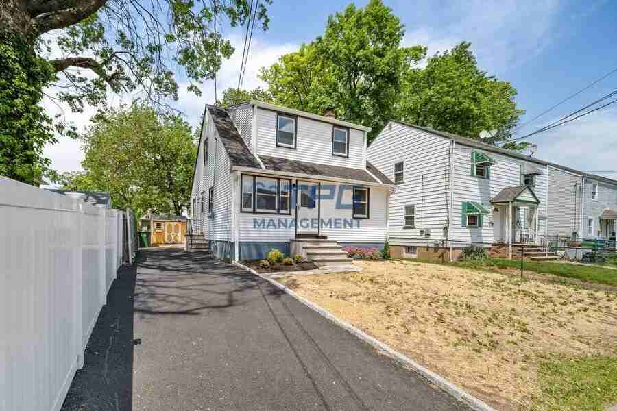 813 Union St - Photo 2 of 18