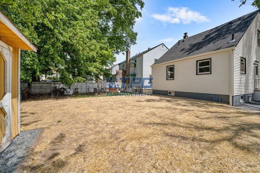 813 Union St - Photo 4 of 18