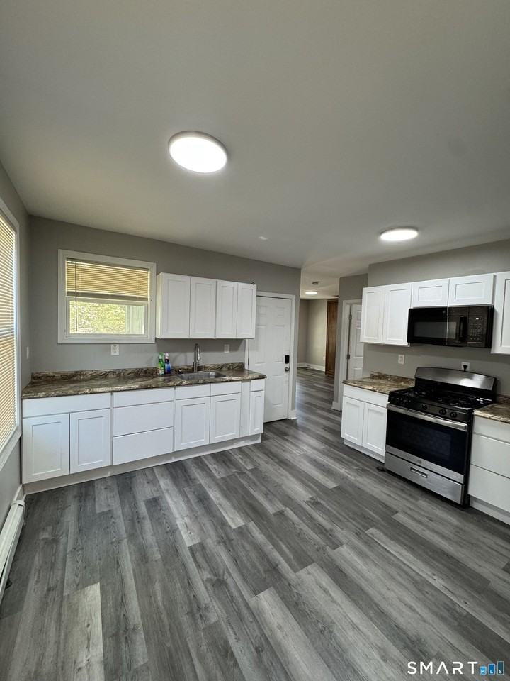 222 Hallock Ave #2 - Photo 2 of 8