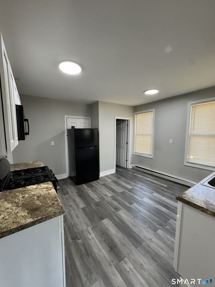 222 Hallock Ave #2 - Photo 3 of 8