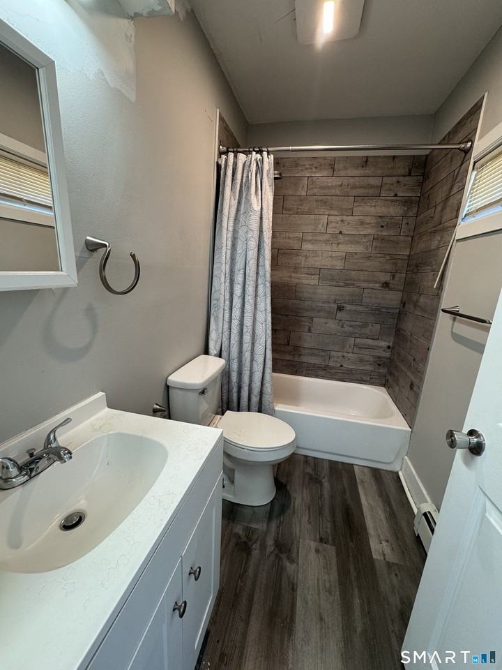 222 Hallock Ave #2 - Photo 5 of 8