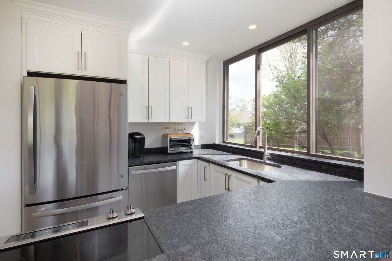 290 Indian Mountain Rd - Photo 5 of 16