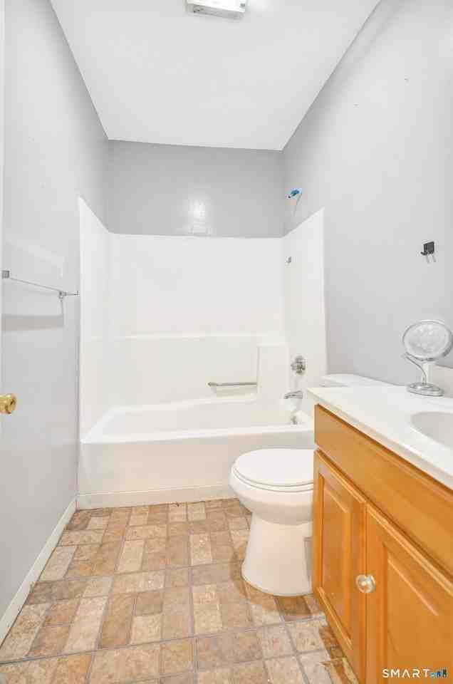132 Locust St #6 - Photo 3 of 6