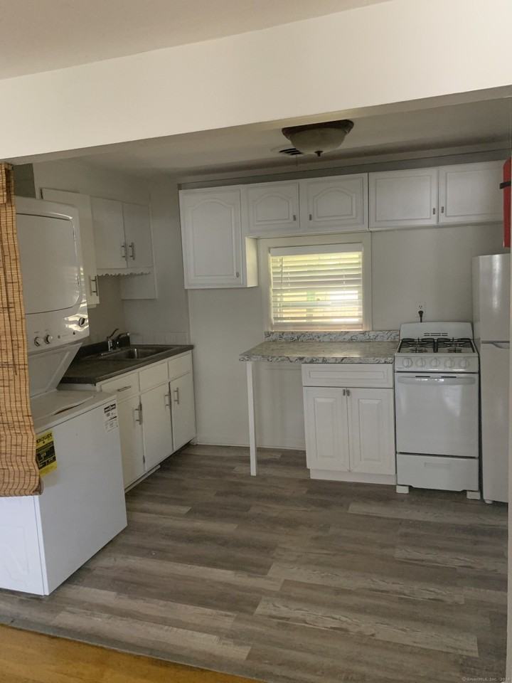 76 Hurd St - Photo 3 of 13