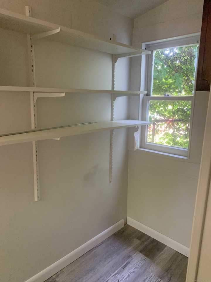 76 Hurd St - Photo 4 of 13