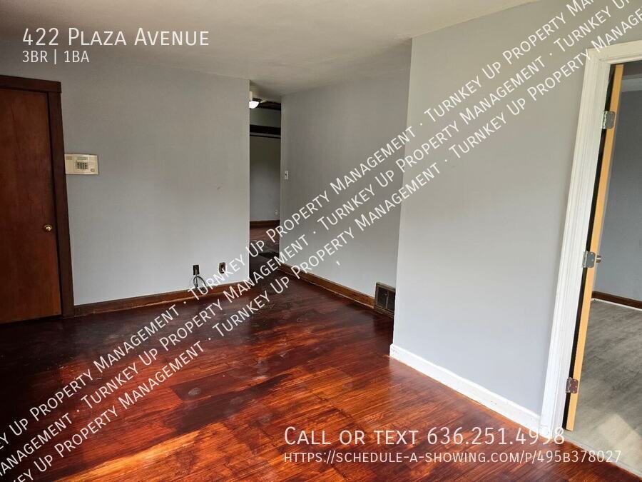 422 Plaza Ave - Photo 3 of 14
