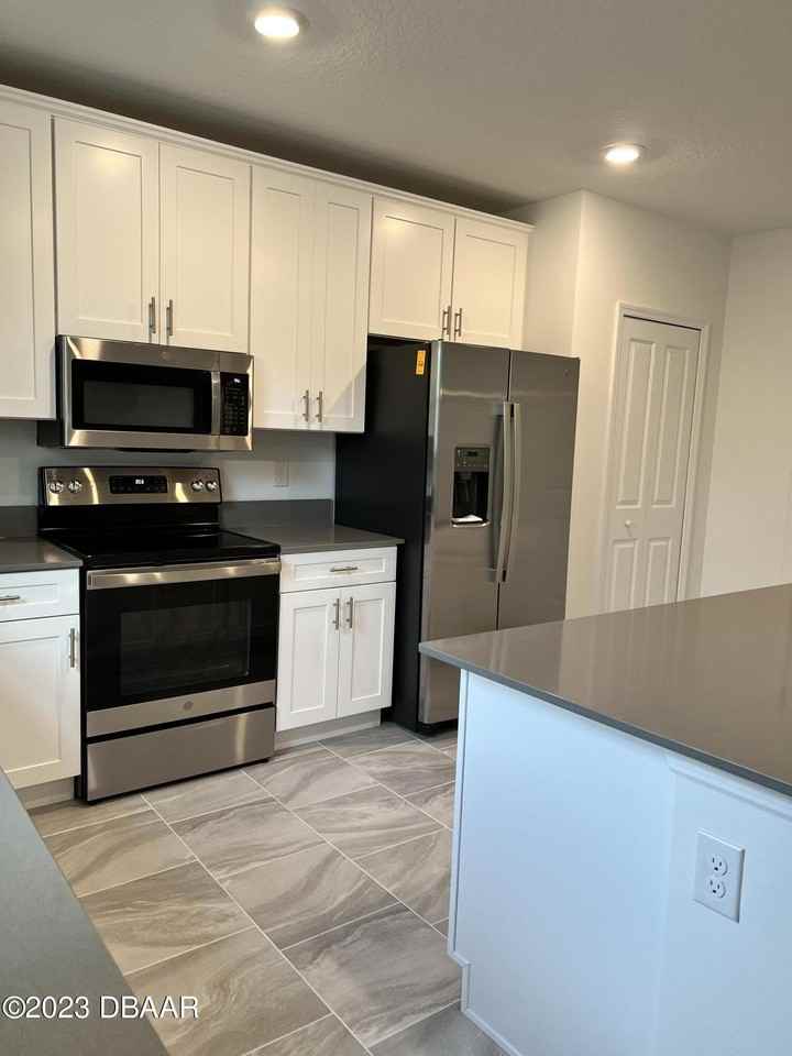 1098 Pacific Dunes Ct - Photo 3 of 37