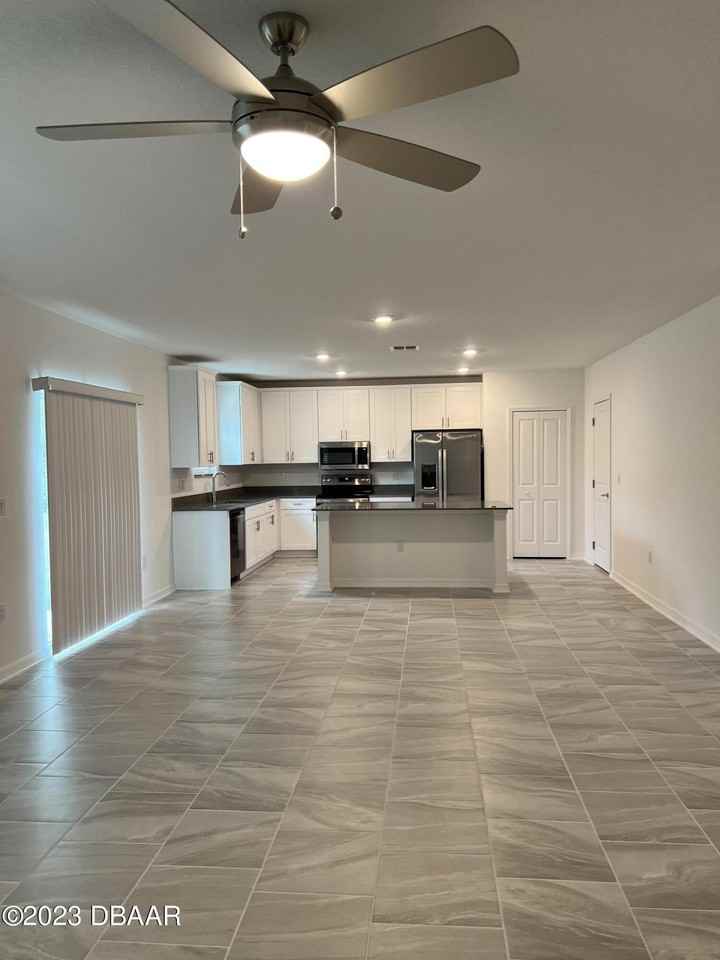 1098 Pacific Dunes Ct - Photo 4 of 37