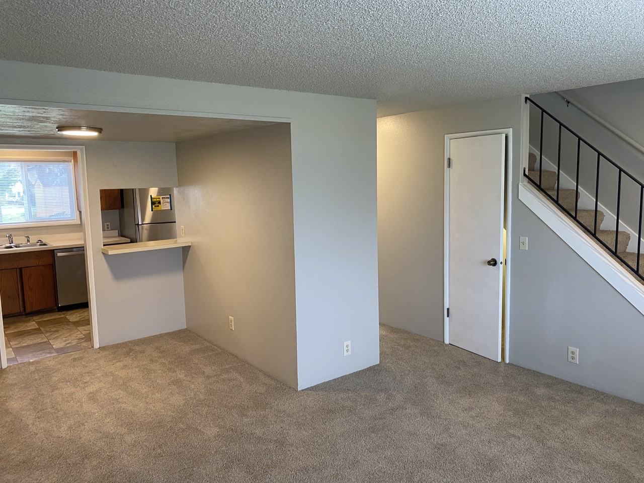 210 W Pacific Ave #4 - Photo 2 of 12