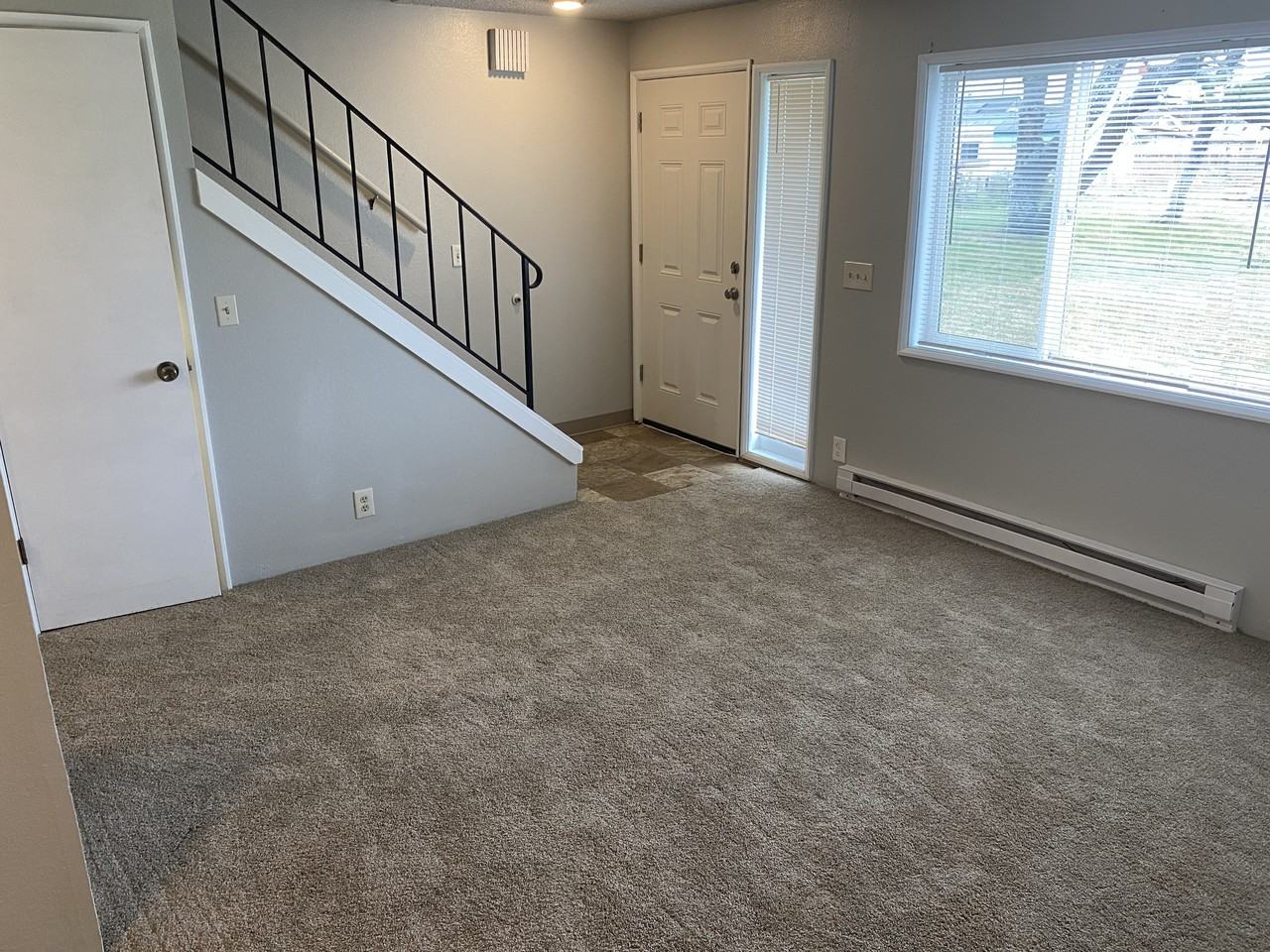 210 W Pacific Ave #4 - Photo 3 of 12
