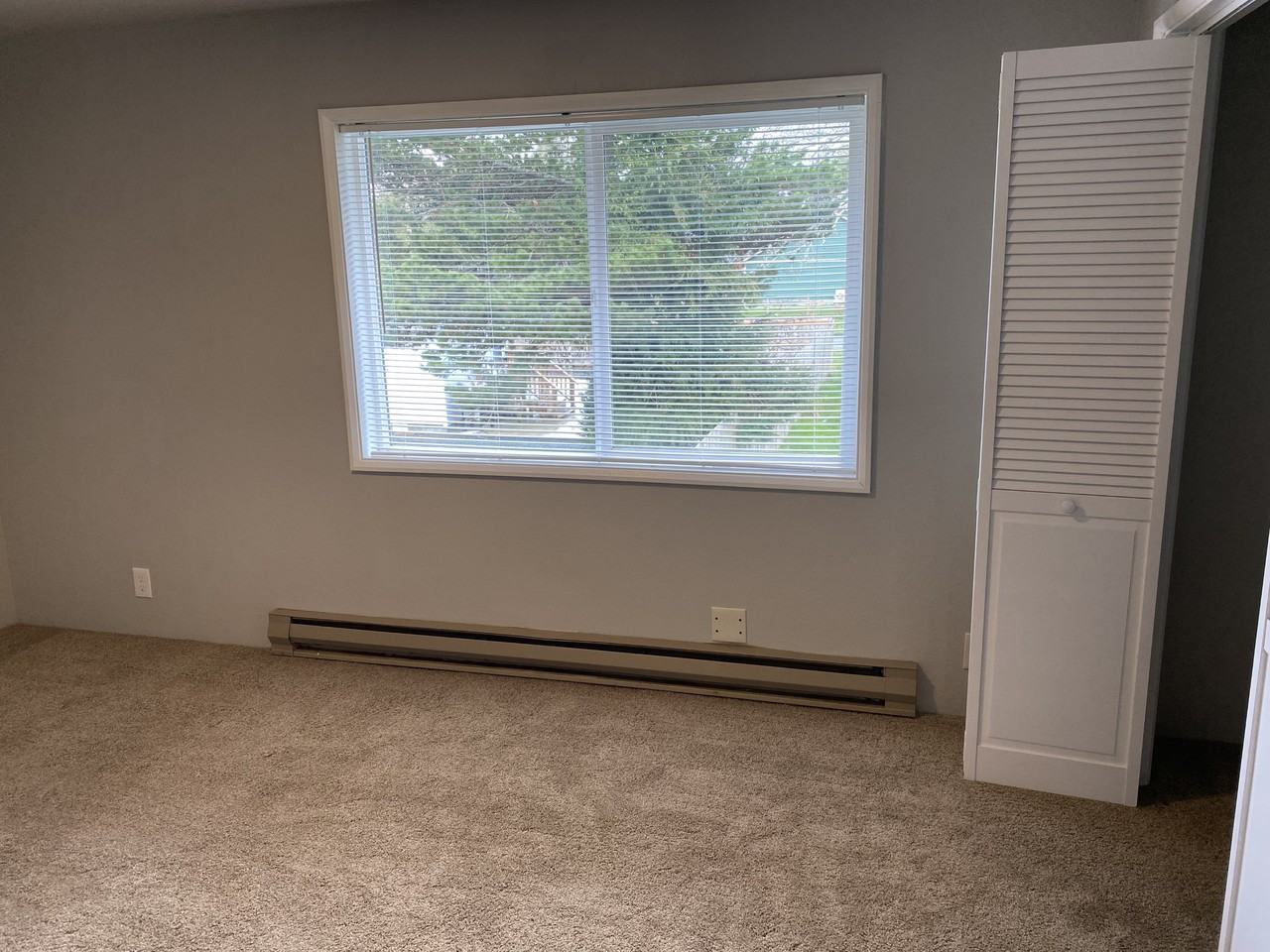 210 W Pacific Ave #4 - Photo 4 of 12