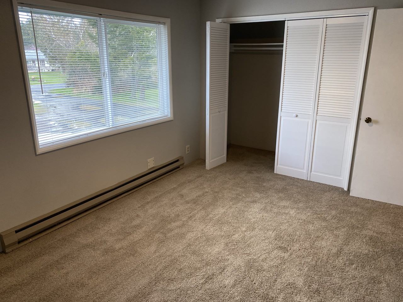 210 W Pacific Ave #4 - Photo 6 of 12