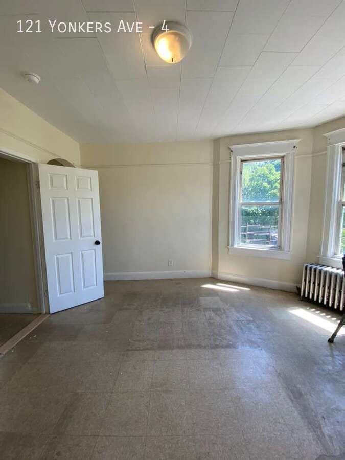 121 Yonkers Ave #4 - Photo 3 of 5