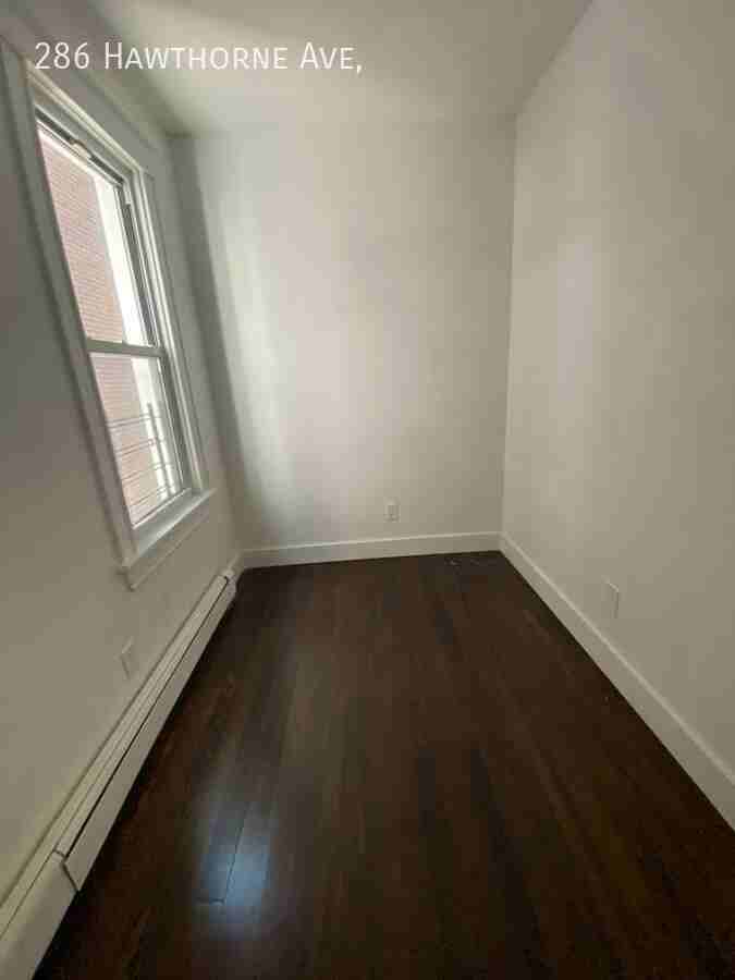 286 Hawthorne Ave