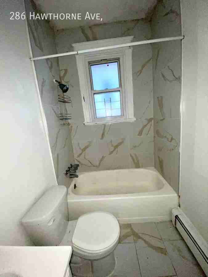 286 Hawthorne Ave - Photo 3 of 7