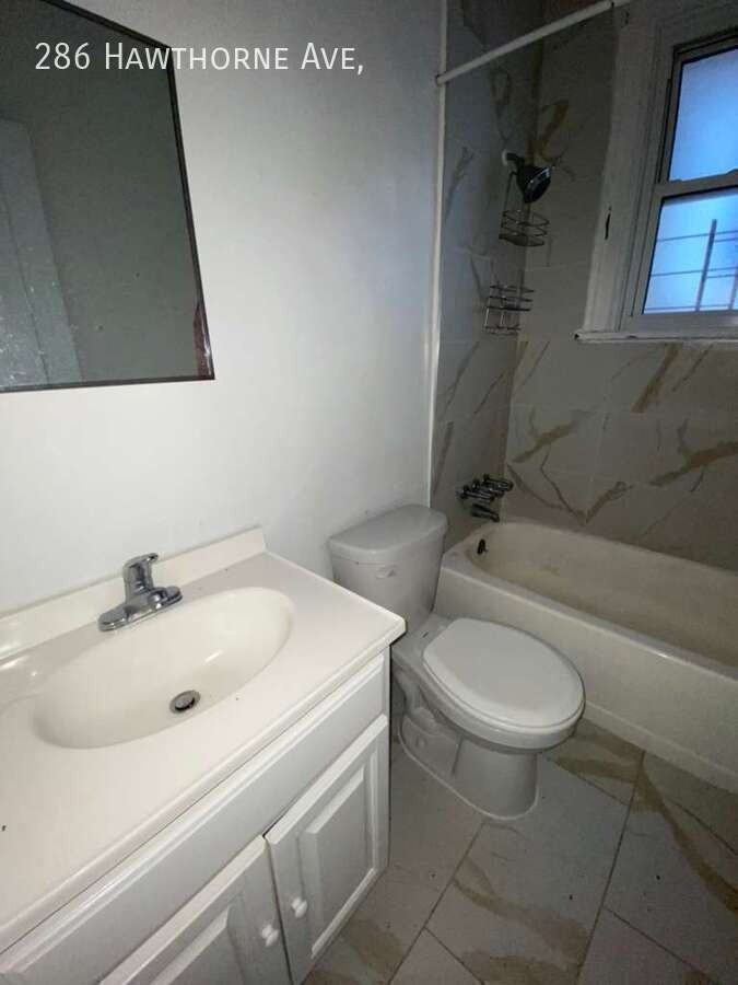 286 Hawthorne Ave - Photo 5 of 7