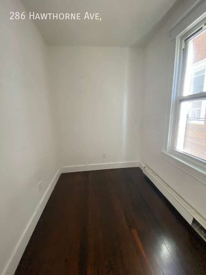 286 Hawthorne Ave - Photo 6 of 7