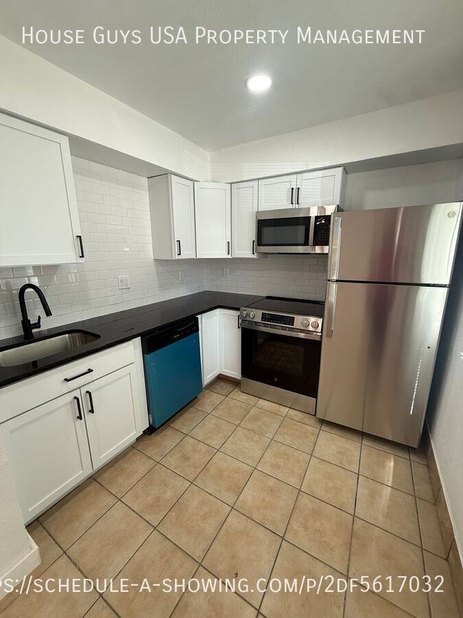 Hampton Court Apartments - Photo 2 of 18