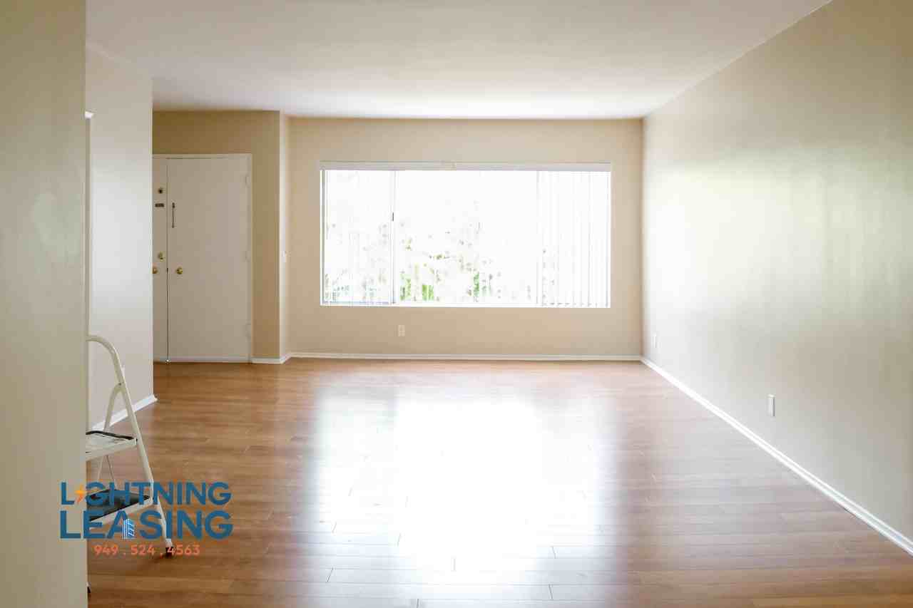 1517 S Sherbourne Dr #3 - Photo 4 of 21