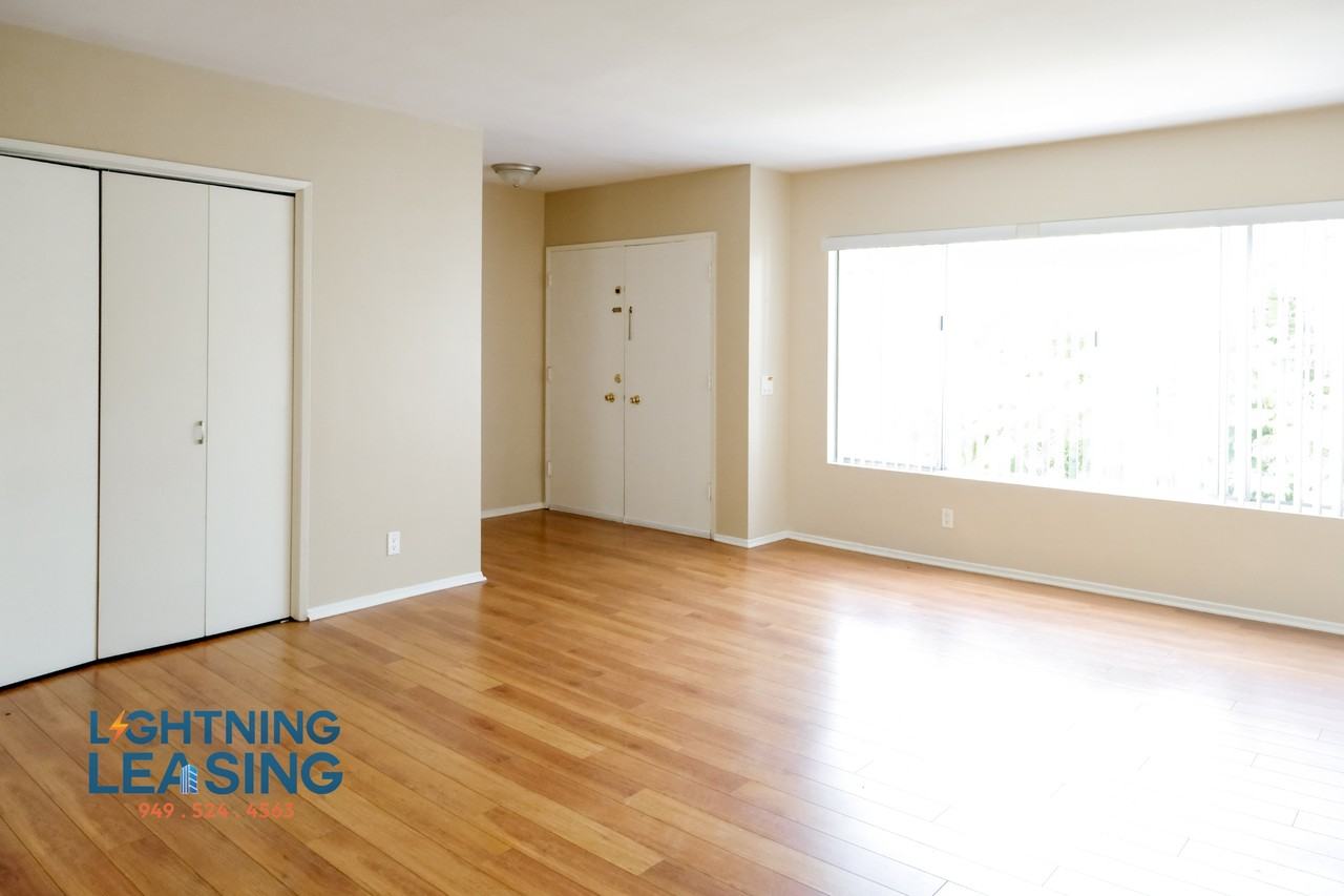 1517 S Sherbourne Dr #3 - Photo 5 of 21