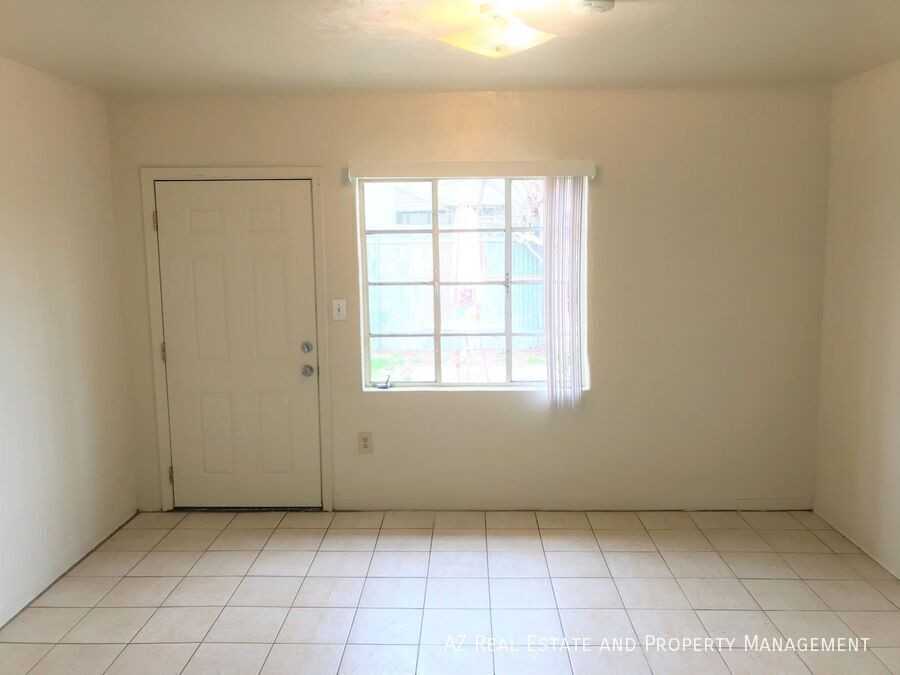 1405 W Clarendon Ave #2 - Photo 2 of 17