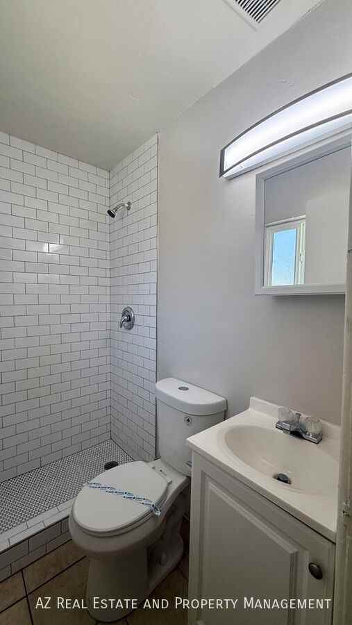 1405 W Clarendon Ave #2 - Photo 6 of 17