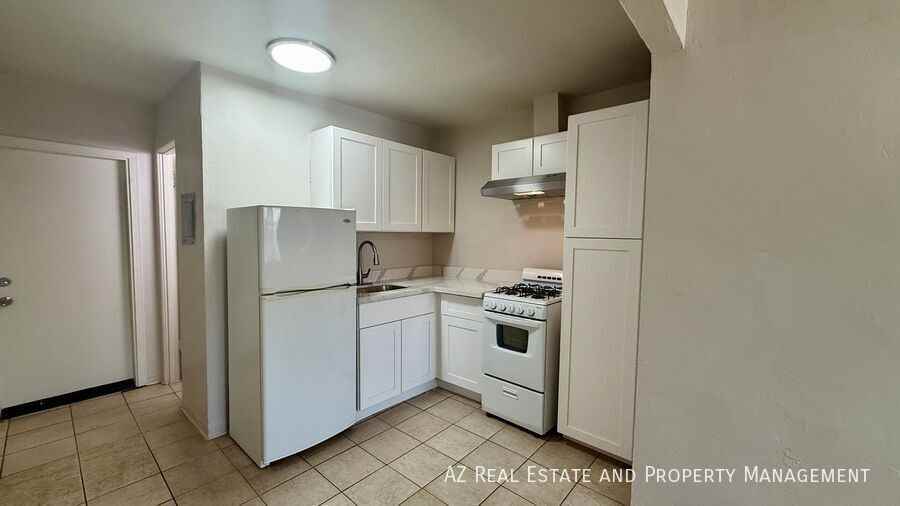 1405 W Clarendon Ave #2 - Photo 7 of 17