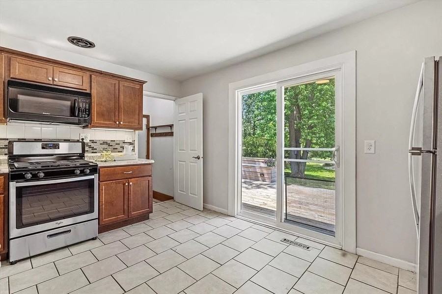 3925 N 144th St - Photo 5 of 21