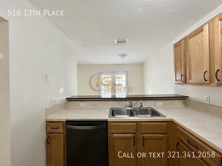 516 13th Pl - Photo 6 of 21