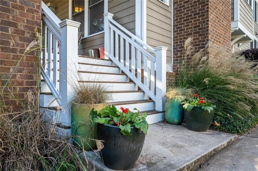 123 Ansley St - Photo 3 of 50