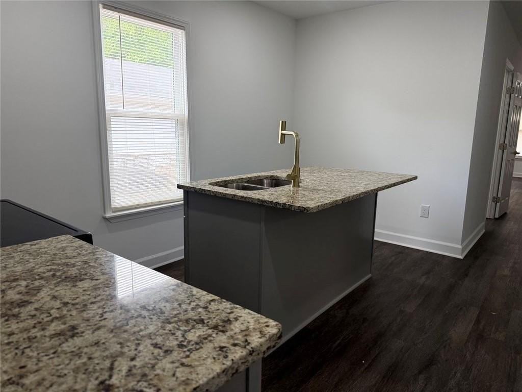 1040 Palmetto Ave Sw - Photo 7 of 15